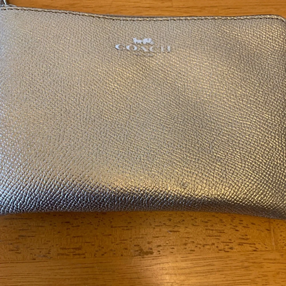 Coach Wristlet Gold - Picture 2 of 5